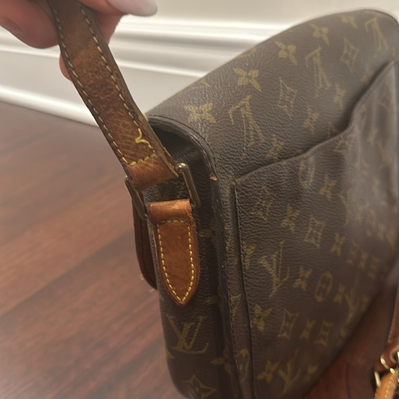 Authentic Louis Vuitton Saint Cloud GM - Picture 4 of 11
